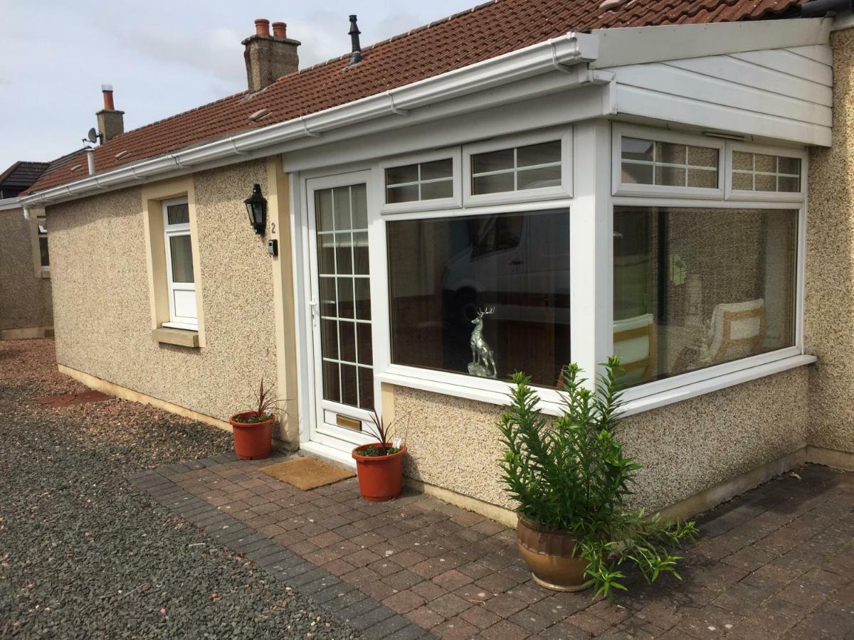 Pippin, Tranquil Scottish Cottage With Hot Tub Airdrie Buitenkant foto