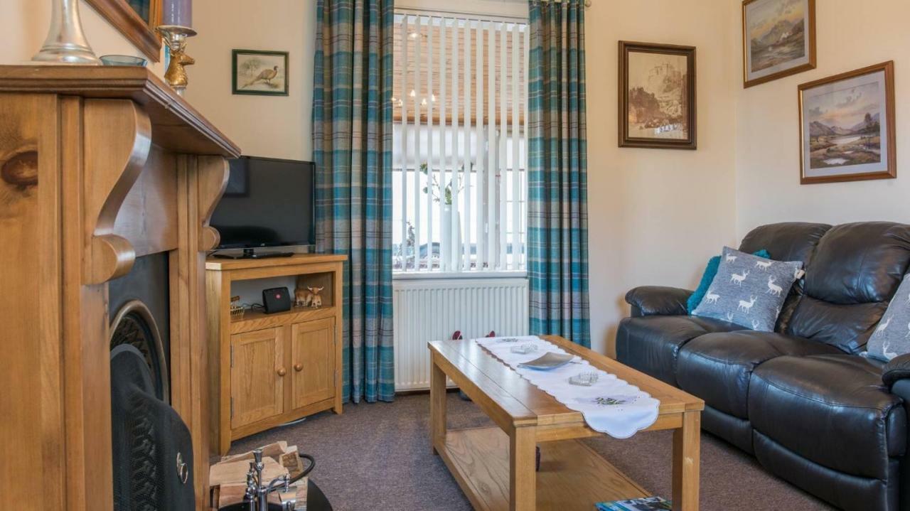 Pippin, Tranquil Scottish Cottage With Hot Tub Airdrie Buitenkant foto