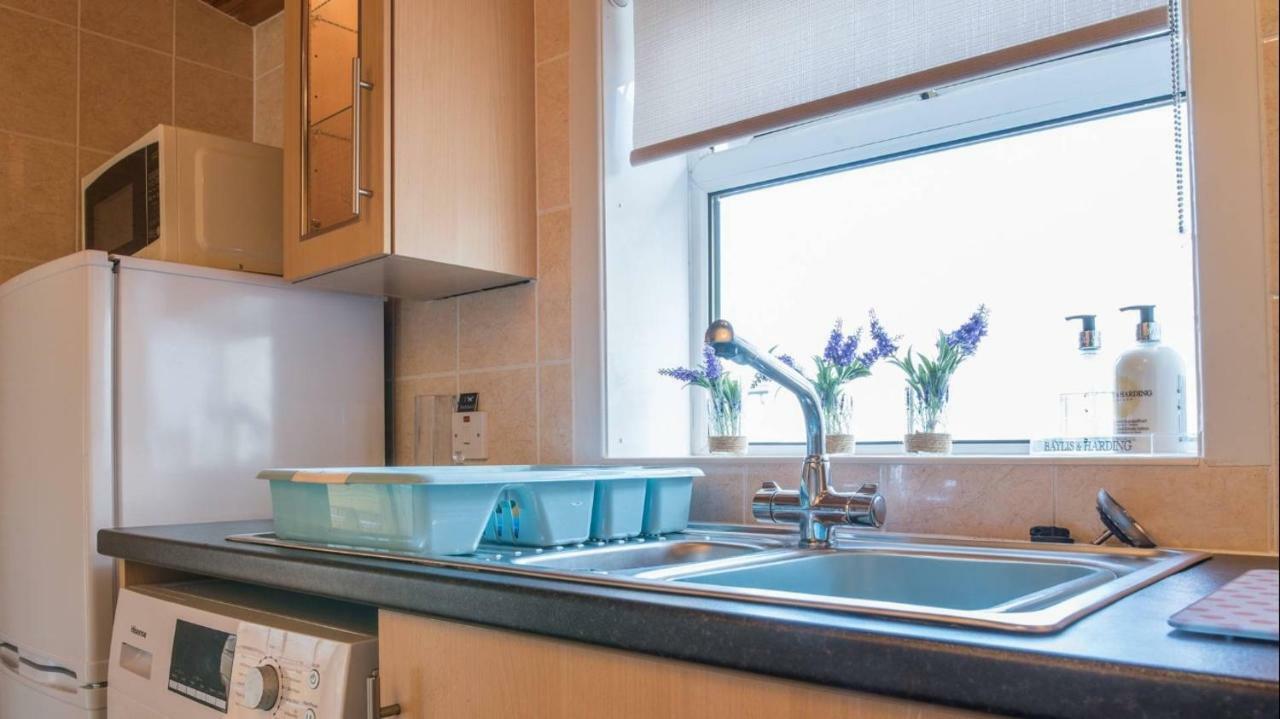 Pippin, Tranquil Scottish Cottage With Hot Tub Airdrie Buitenkant foto
