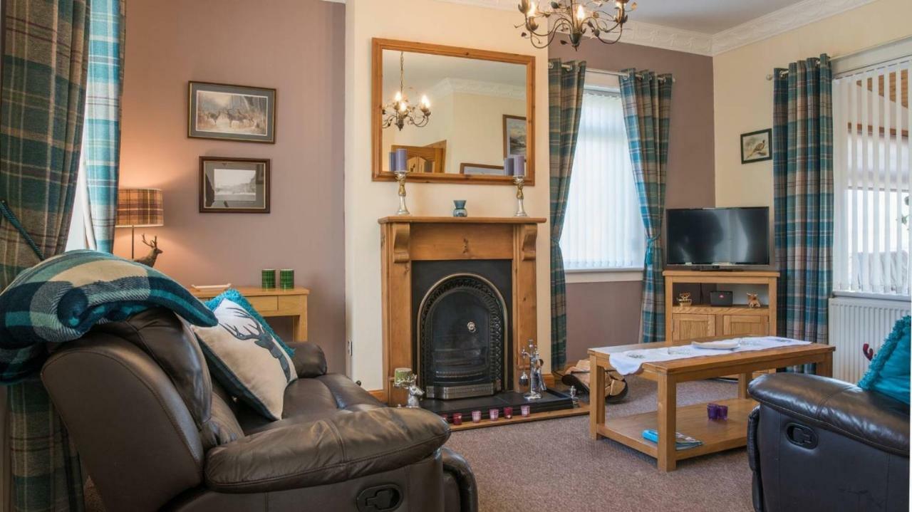 Pippin, Tranquil Scottish Cottage With Hot Tub Airdrie Buitenkant foto