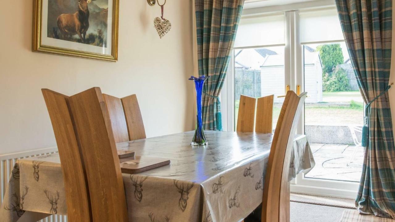 Pippin, Tranquil Scottish Cottage With Hot Tub Airdrie Buitenkant foto