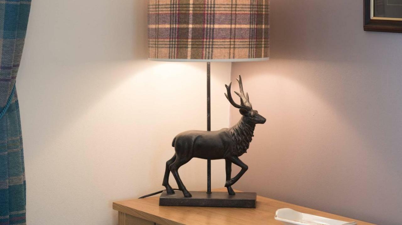 Pippin, Tranquil Scottish Cottage With Hot Tub Airdrie Buitenkant foto