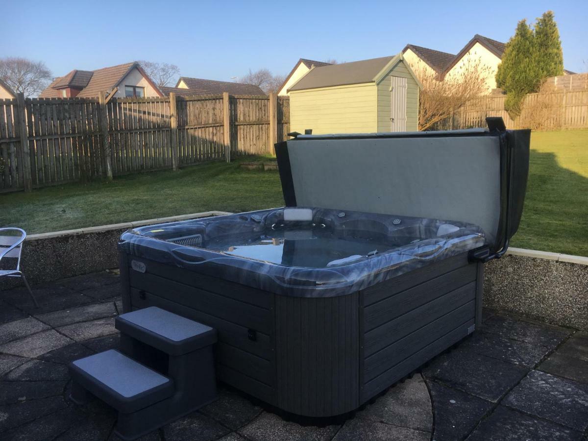 Pippin, Tranquil Scottish Cottage With Hot Tub Airdrie Buitenkant foto